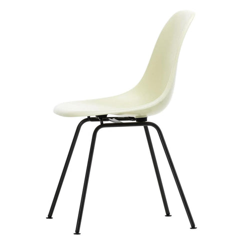 Cadeira Eames em Fibra de Vidro DSX / Base Preta